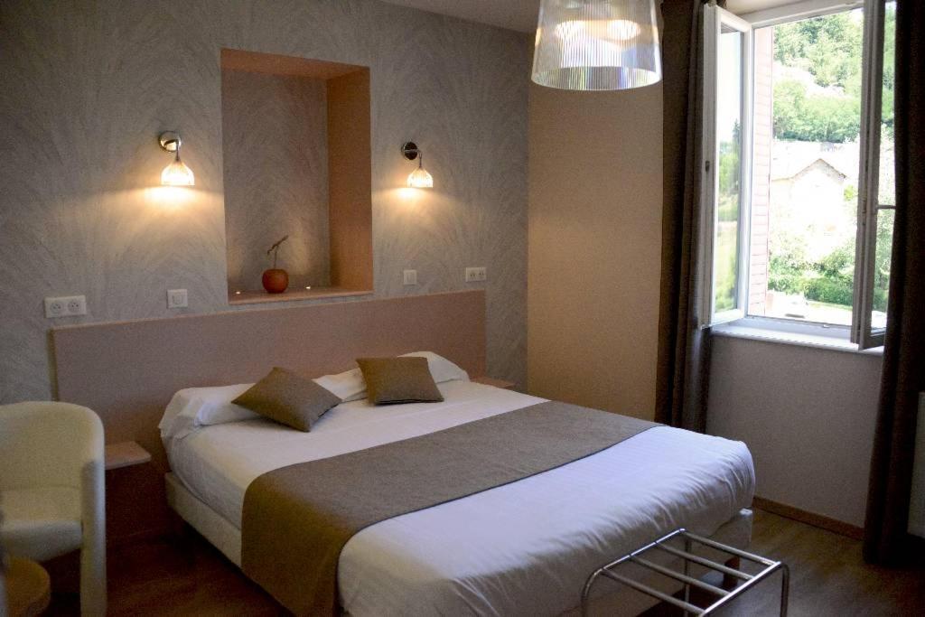 Hotel Restaurant De La Poste Saint-Just-en-Chevalet Экстерьер фото