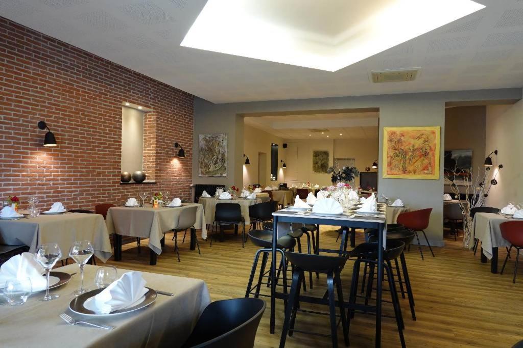 Hotel Restaurant De La Poste Saint-Just-en-Chevalet Экстерьер фото