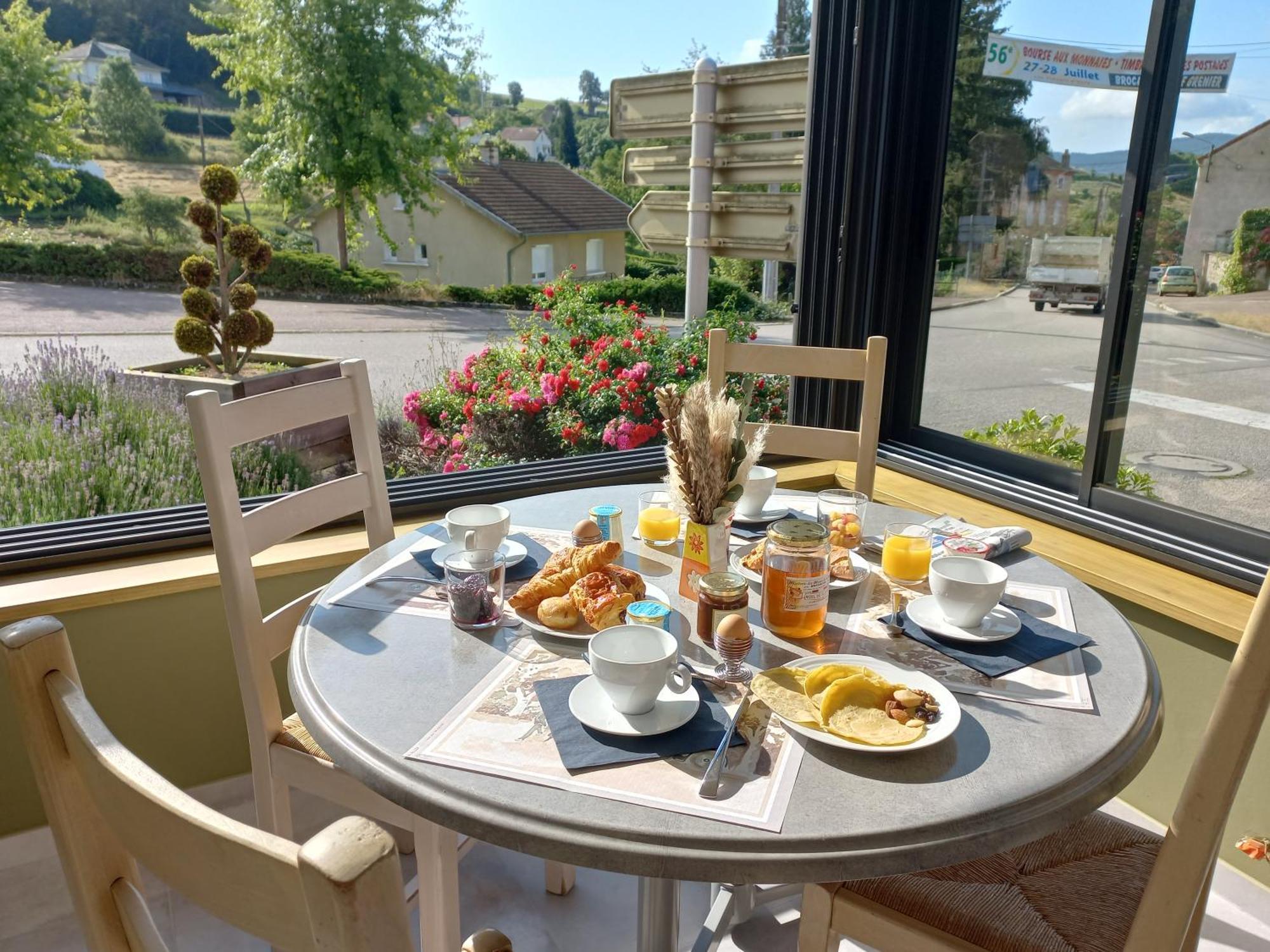 Hotel Restaurant De La Poste Saint-Just-en-Chevalet Экстерьер фото