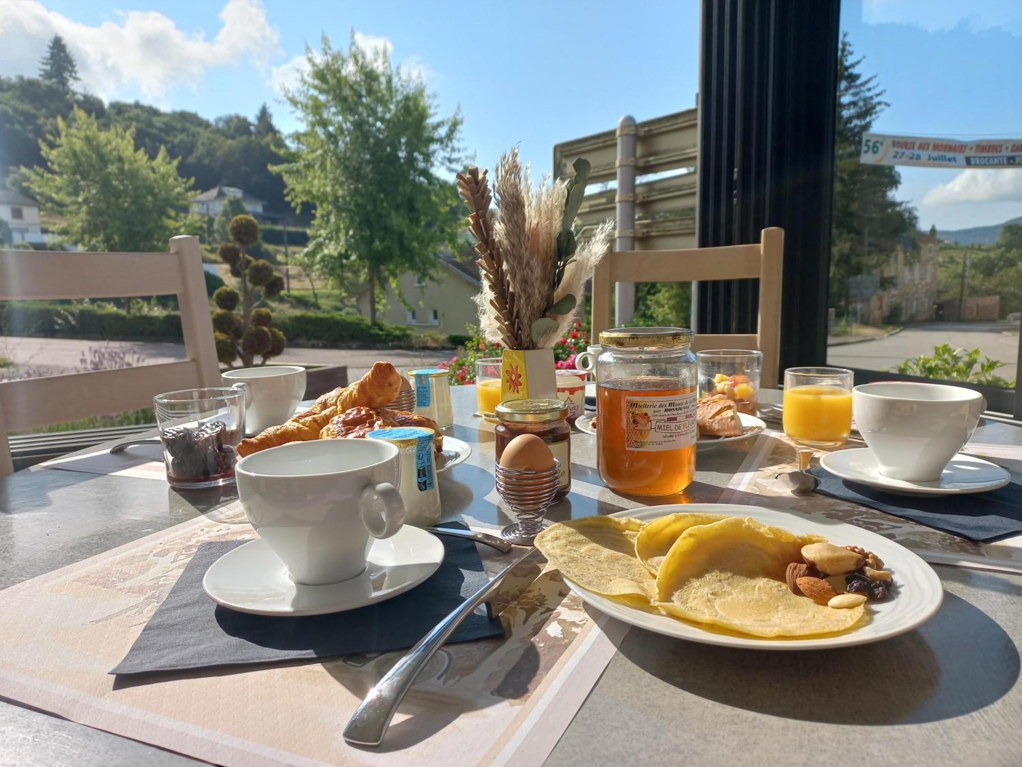 Hotel Restaurant De La Poste Saint-Just-en-Chevalet Экстерьер фото